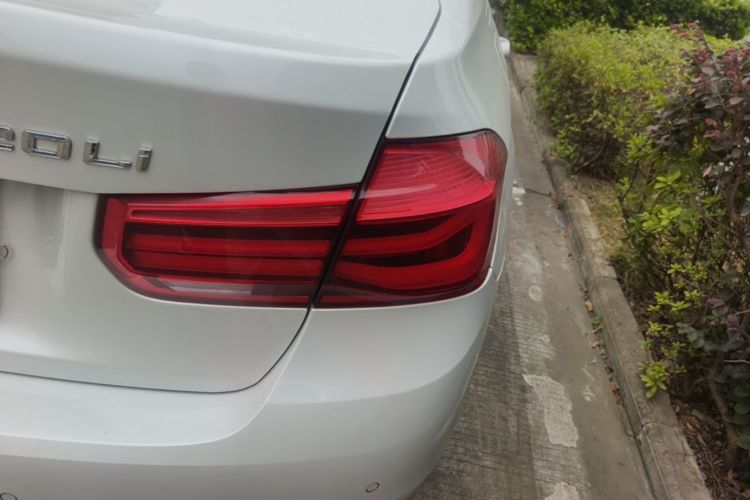 BMW 3 Series 2018 #8 BMW 3 Series 2018 car image #8