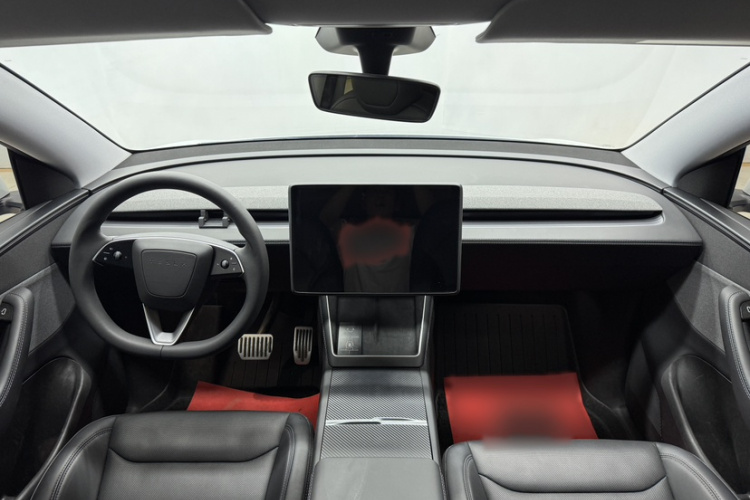 Tesla Model Y 2025 car image #9