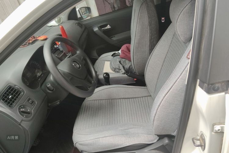 Volkswagen Polo 2016 car image #17