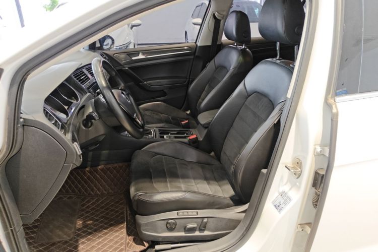 Volkswagen Golf 2018 car image #15