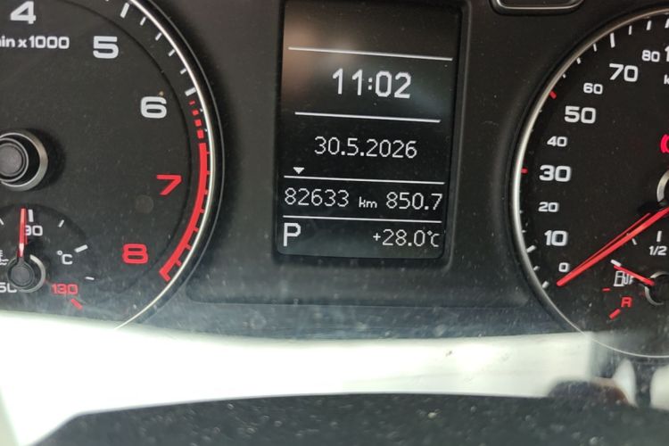 Audi Q3 2017 car image #14