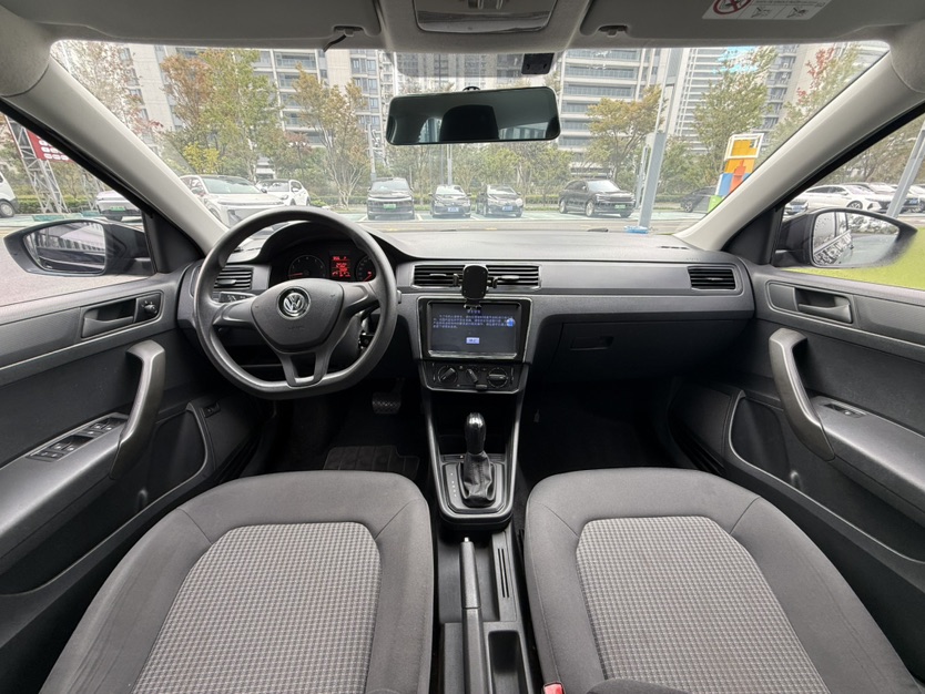 Volkswagen Santana 2019 imagen de coche #6