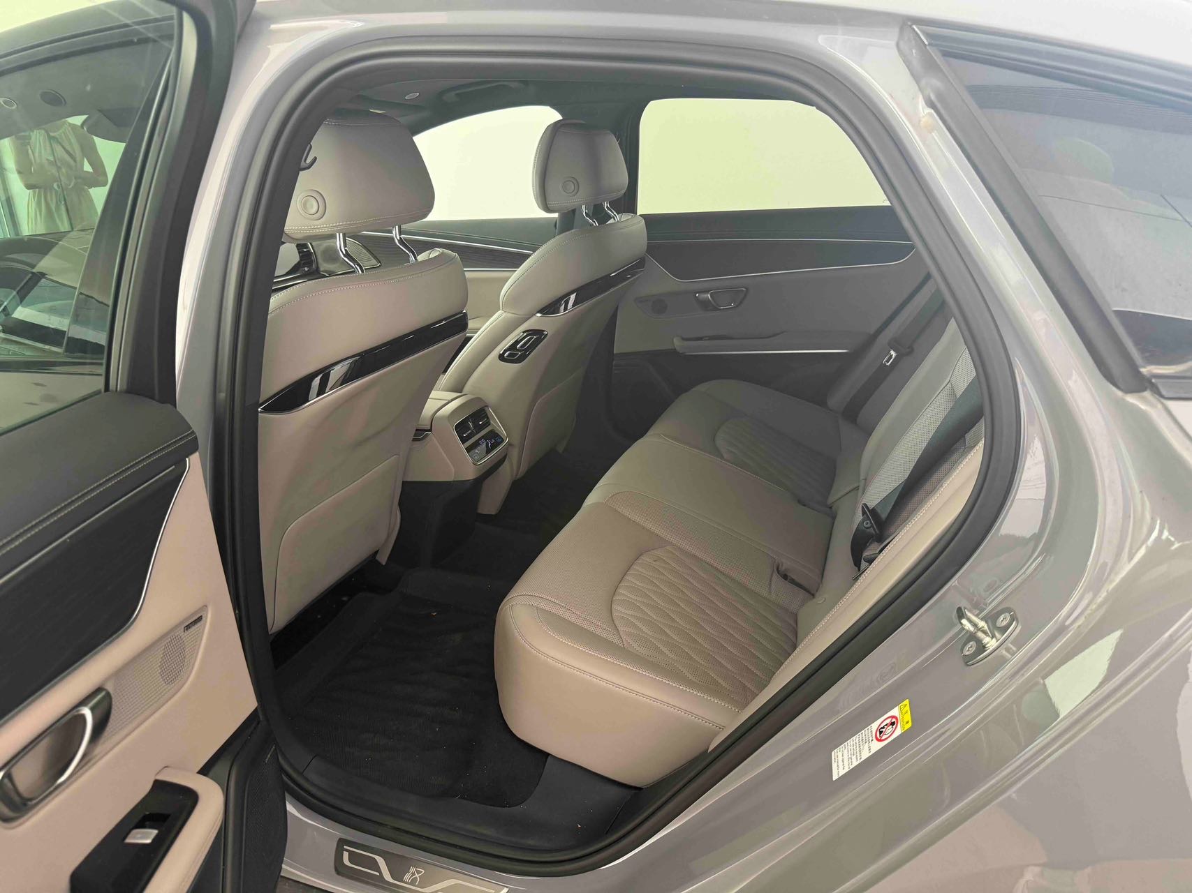 BYD Han 2025 car image #5