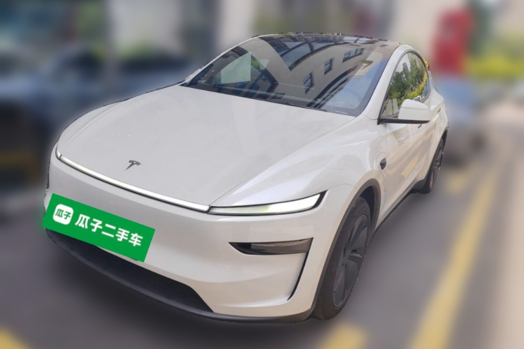 Tesla Model Y 2026 #2 Tesla Model Y 2026 car image #2