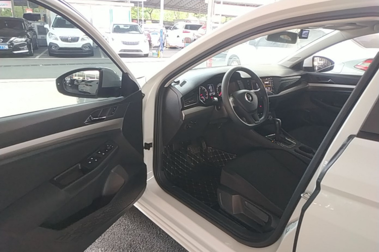 Volkswagen Bora 2022 car image #16
