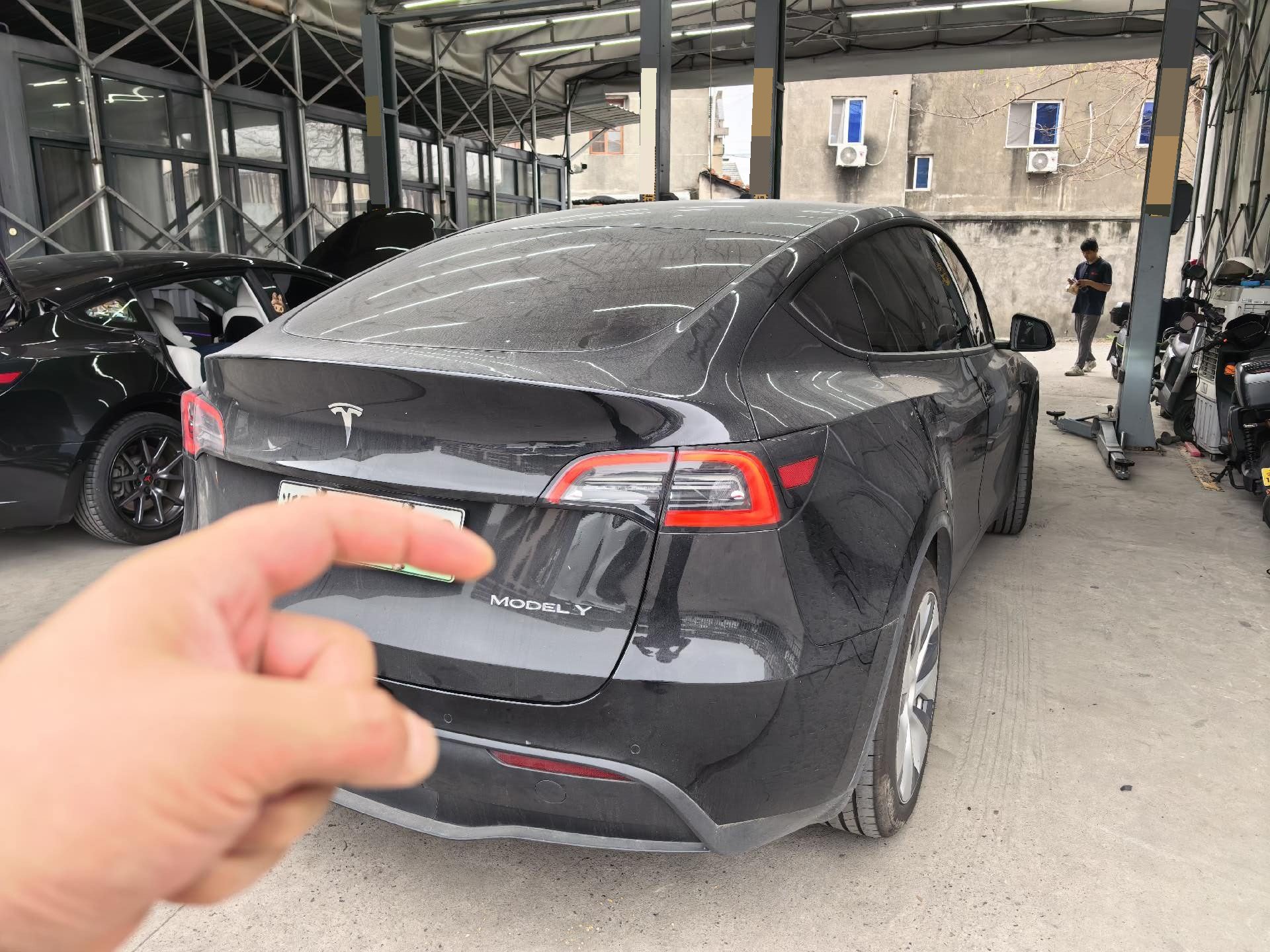 Tesla Model Y 2023 car image #8