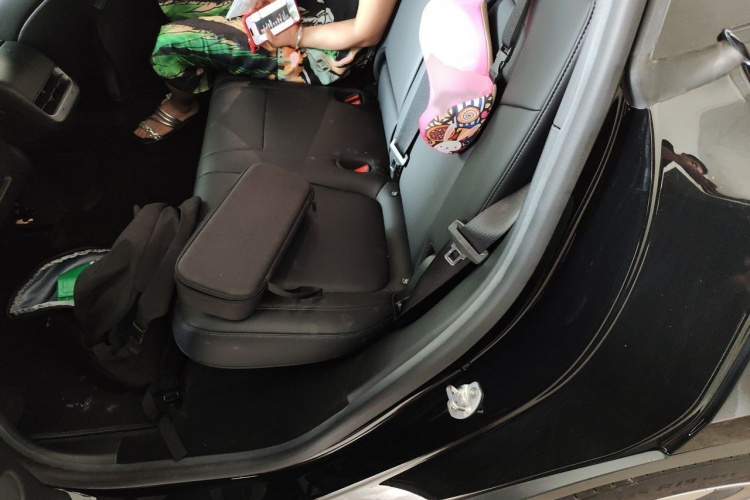 Tesla Model Y 2022 car image #14