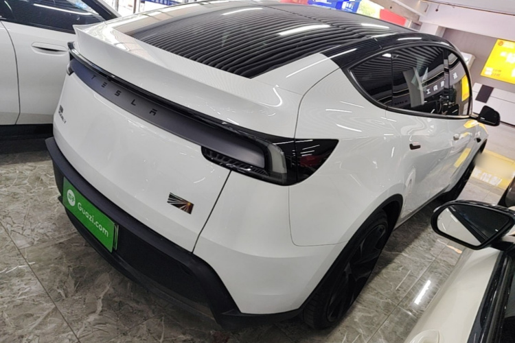 Tesla Model Y 2024 #7 Tesla Model Y 2024 car image #7