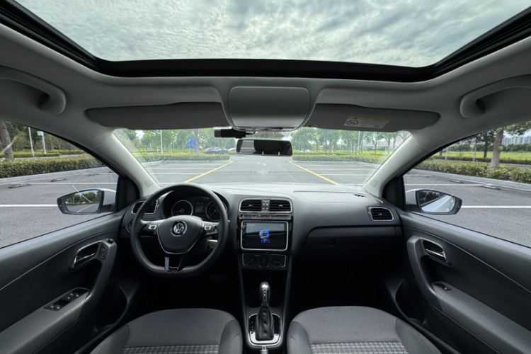 Volkswagen Polo 2018 car image #28