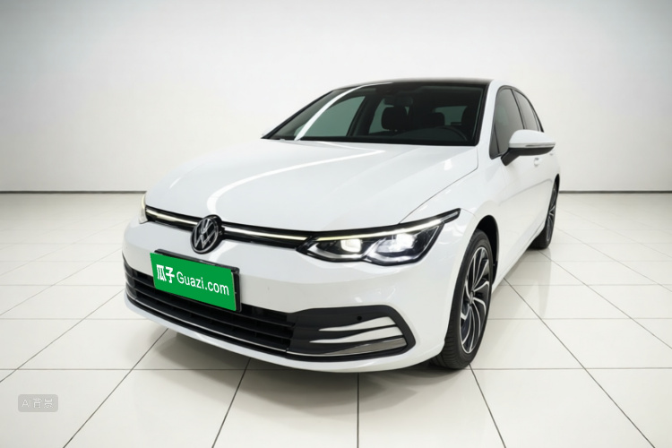 Volkswagen Golf 2023 car image #2