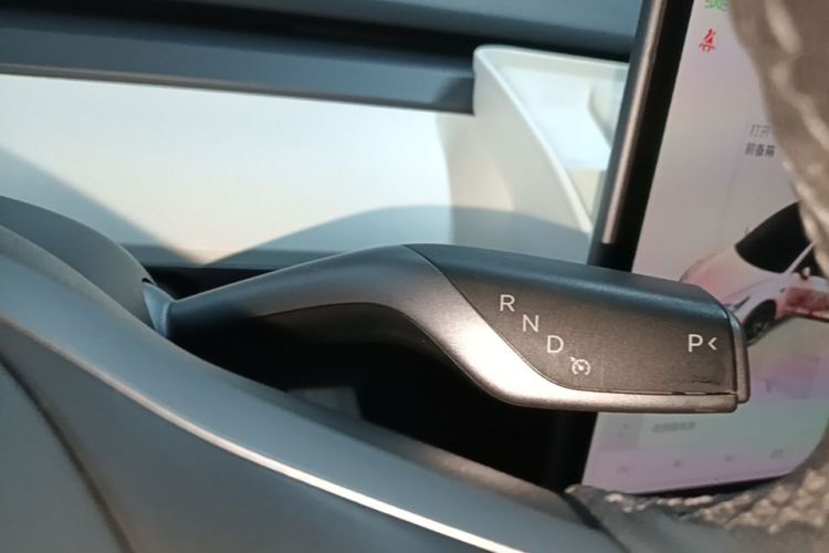Tesla Model 3 2022 car image #14
