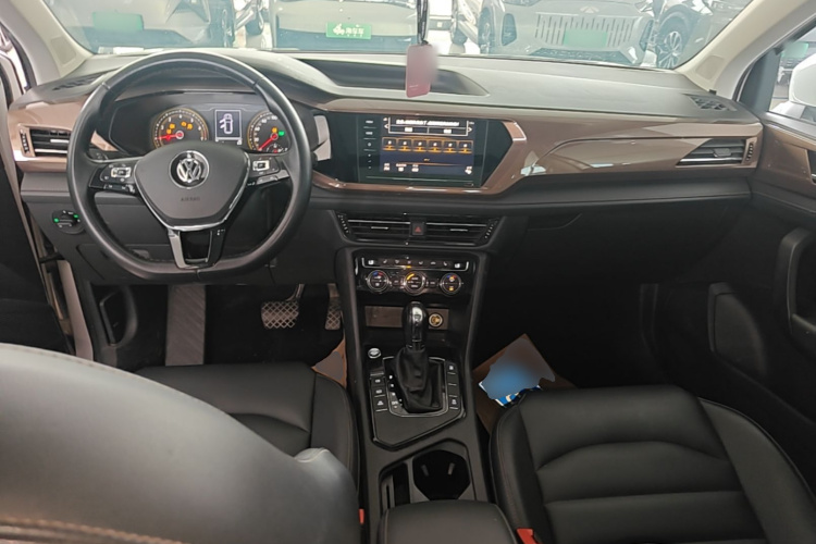 Volkswagen Tharu 2020 car image #10