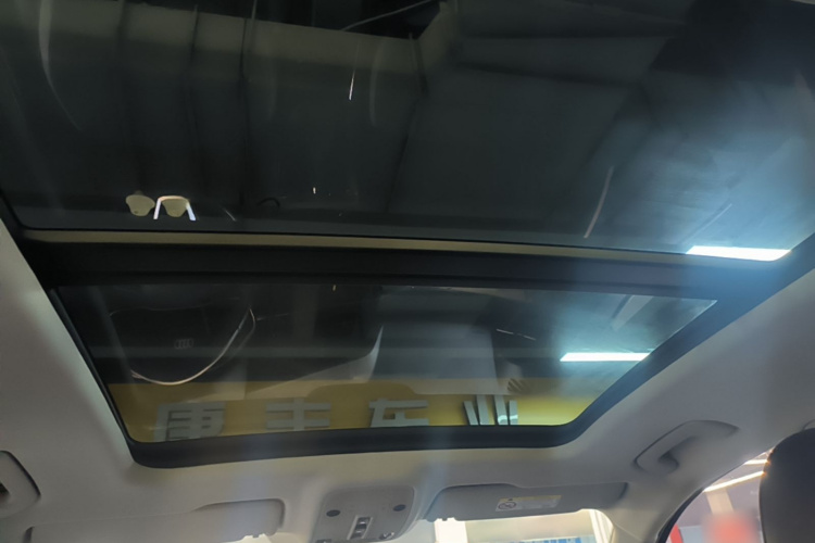 Audi Q3 2019 car image #18