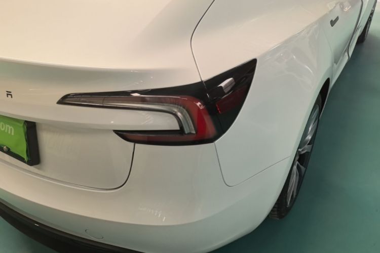 Tesla Model 3 2026 imagen de coche #8