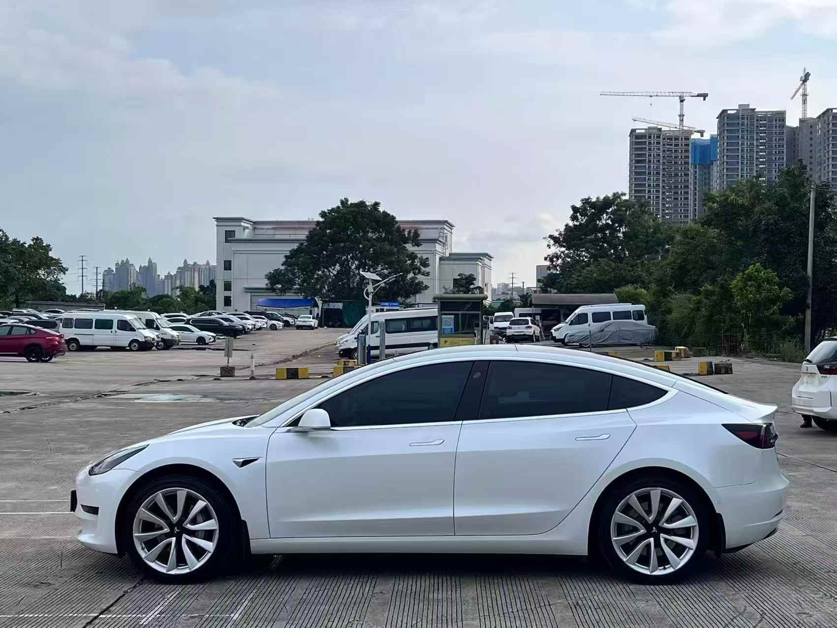 Tesla Model 3 2020 car image #9