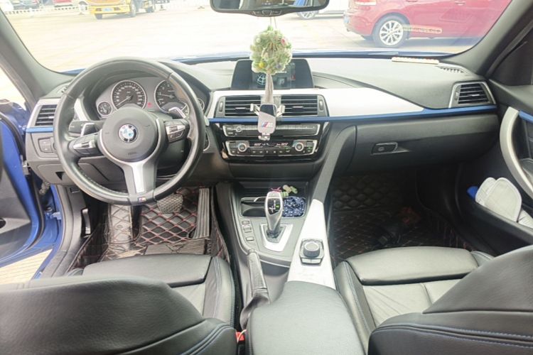 BMW 3 Series 2018 car image #11