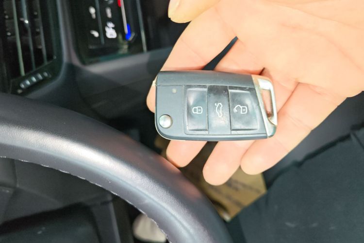 Volkswagen Tharu 2023 immagine di auto #9