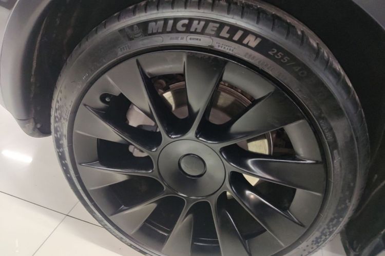 Tesla Model Y 2022 car image #10