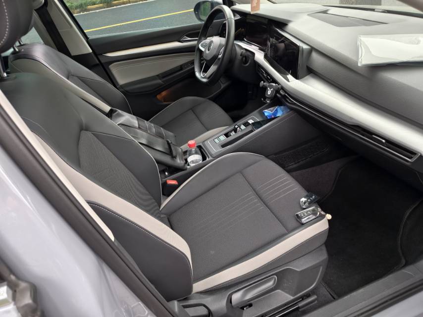 Volkswagen Golf 2022 car image #6