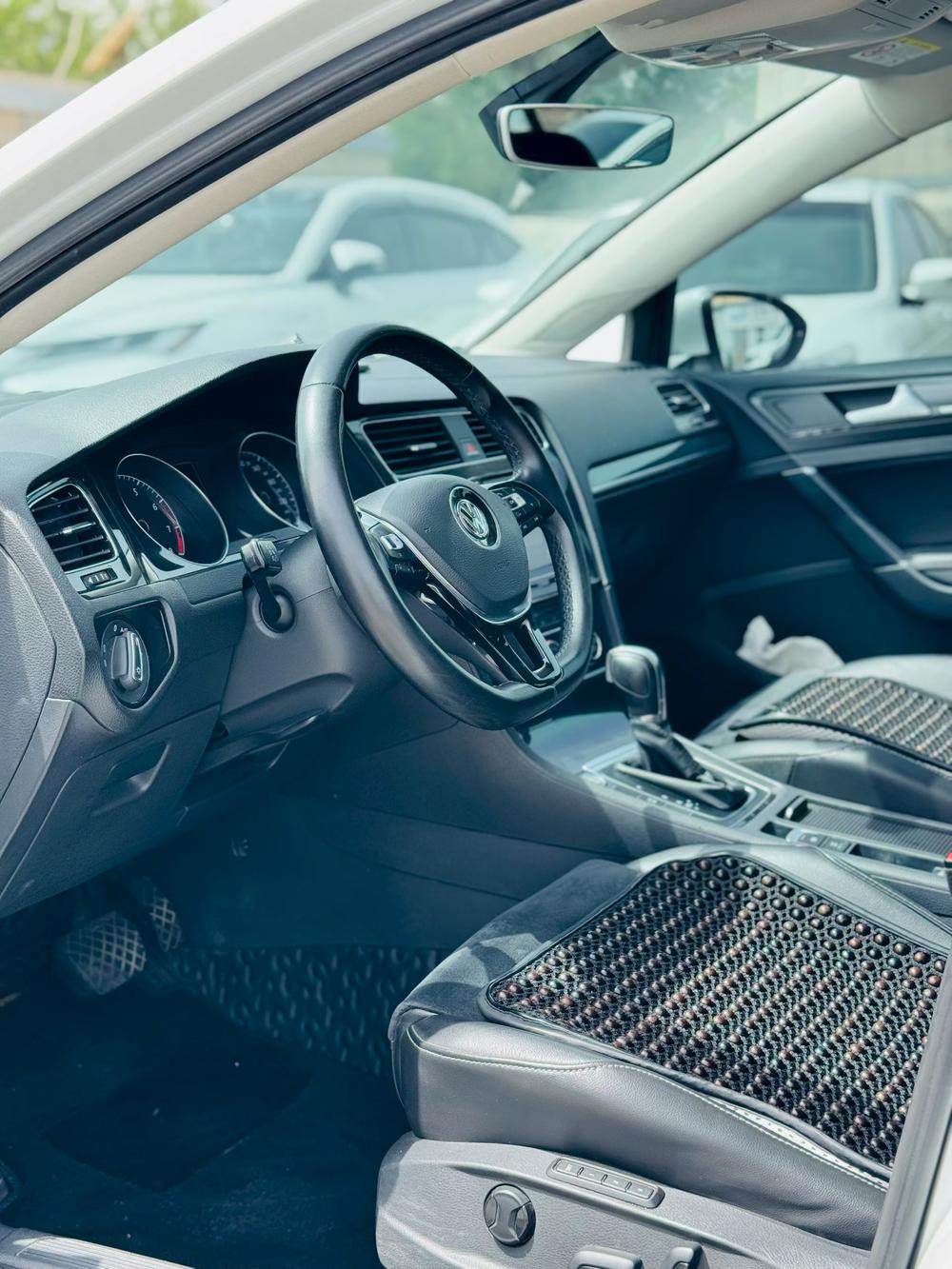 Volkswagen Golf 2018 car image #8