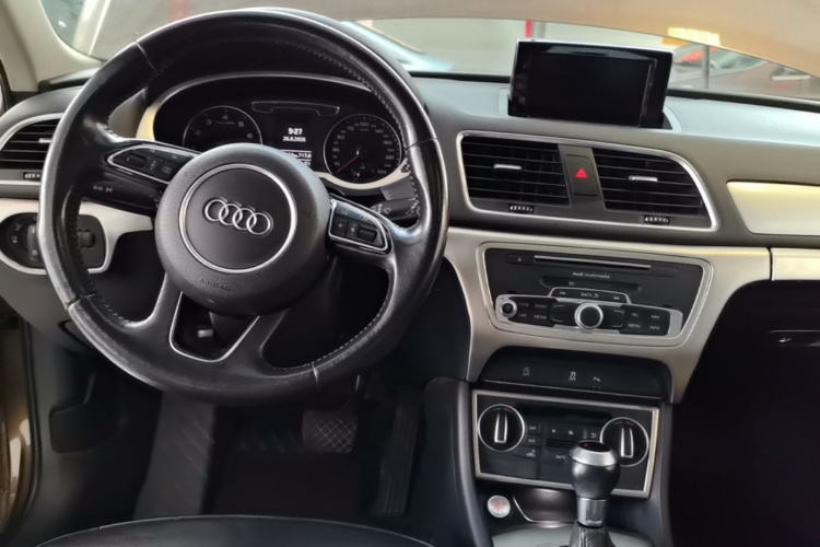 Audi Q3 2016 car image #10