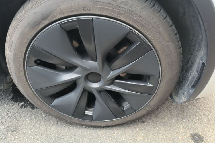 Tesla Model Y 2023 #9 Tesla Model Y 2023 car image #9