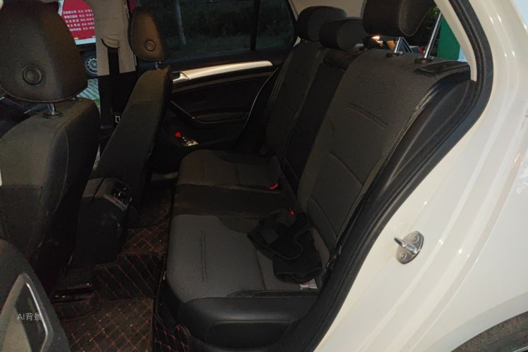 Volkswagen Golf 2019 car image #19