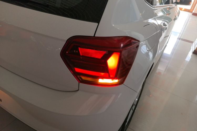 Volkswagen Polo 2021 car image #8
