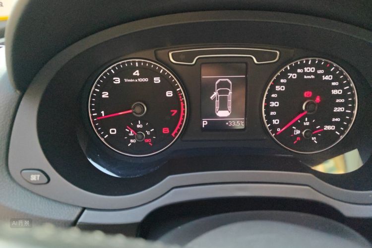 Audi Q3 2016 car image #13