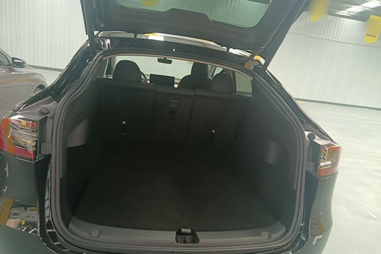 Tesla Model Y 2023 #19 Tesla Model Y 2023 car image #19