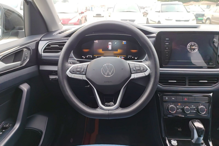 Volkswagen Tharu 2024 car image #11