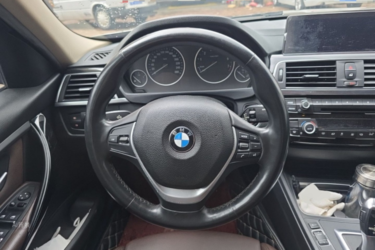 BMW 3 Series 2019 car image #12