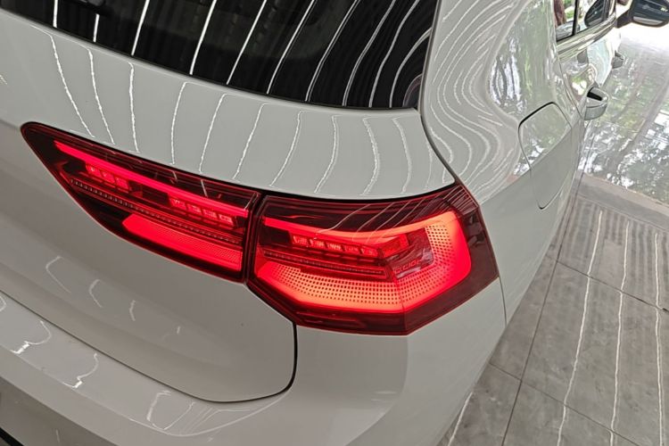 Volkswagen Golf 2023 car image #8