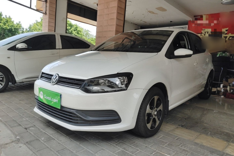 Volkswagen Polo 2019 car image #2
