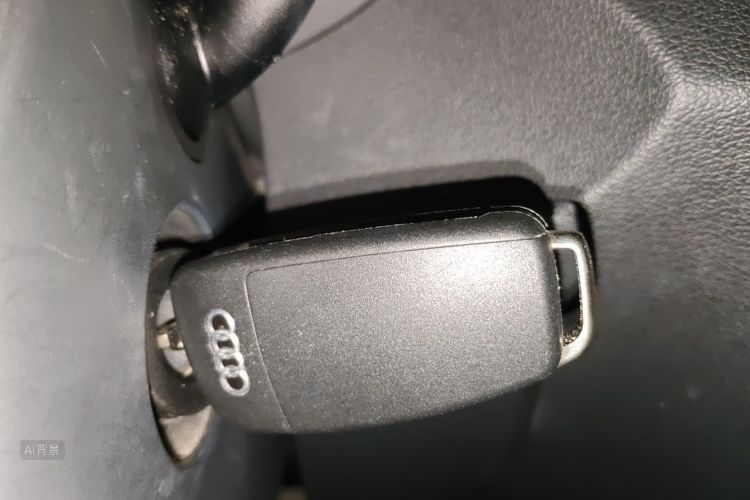 Audi Q3 2015 car image #10