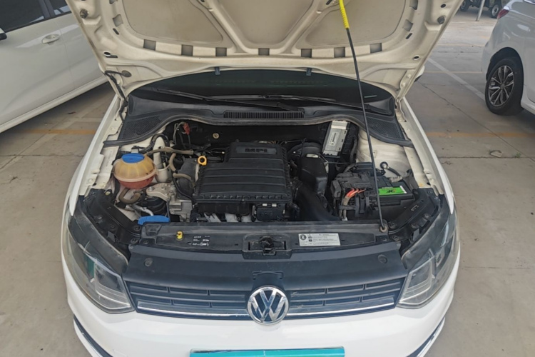 Volkswagen Polo 2015 car image #20