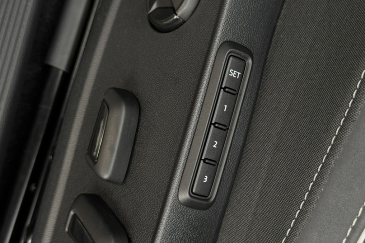 Volkswagen Golf 2021 car image #18