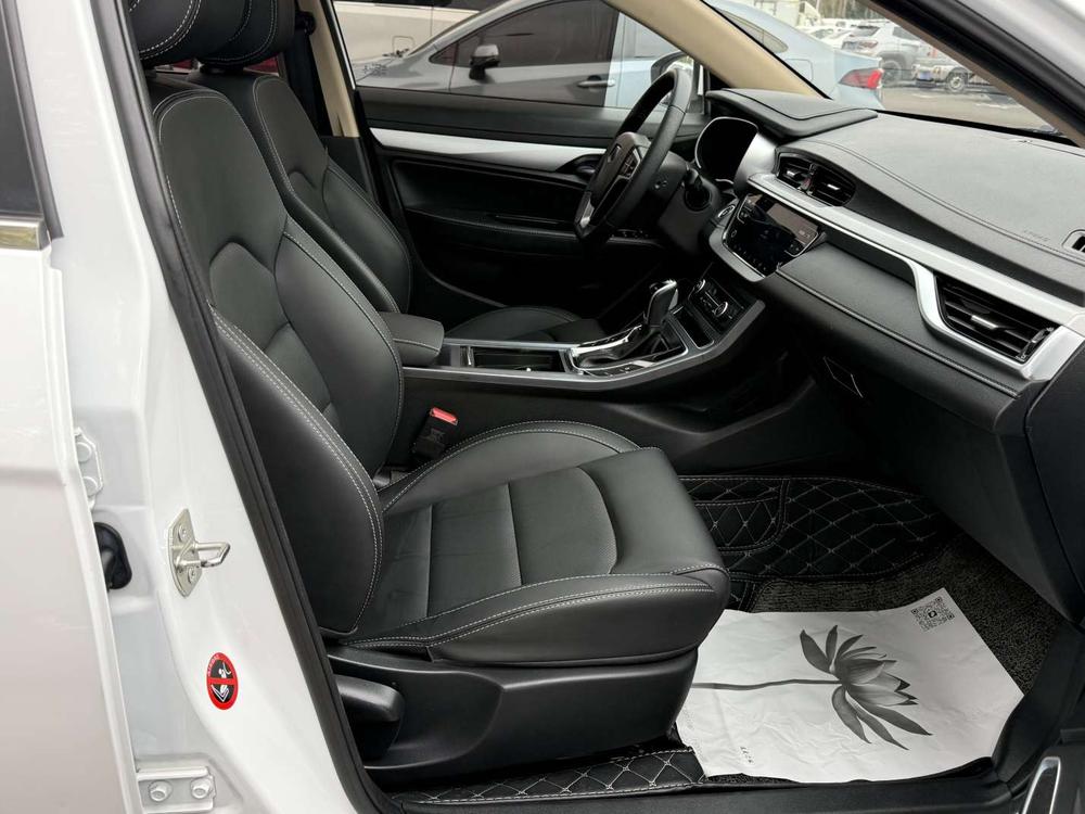 GEELY Emgrand 2018 car image #11