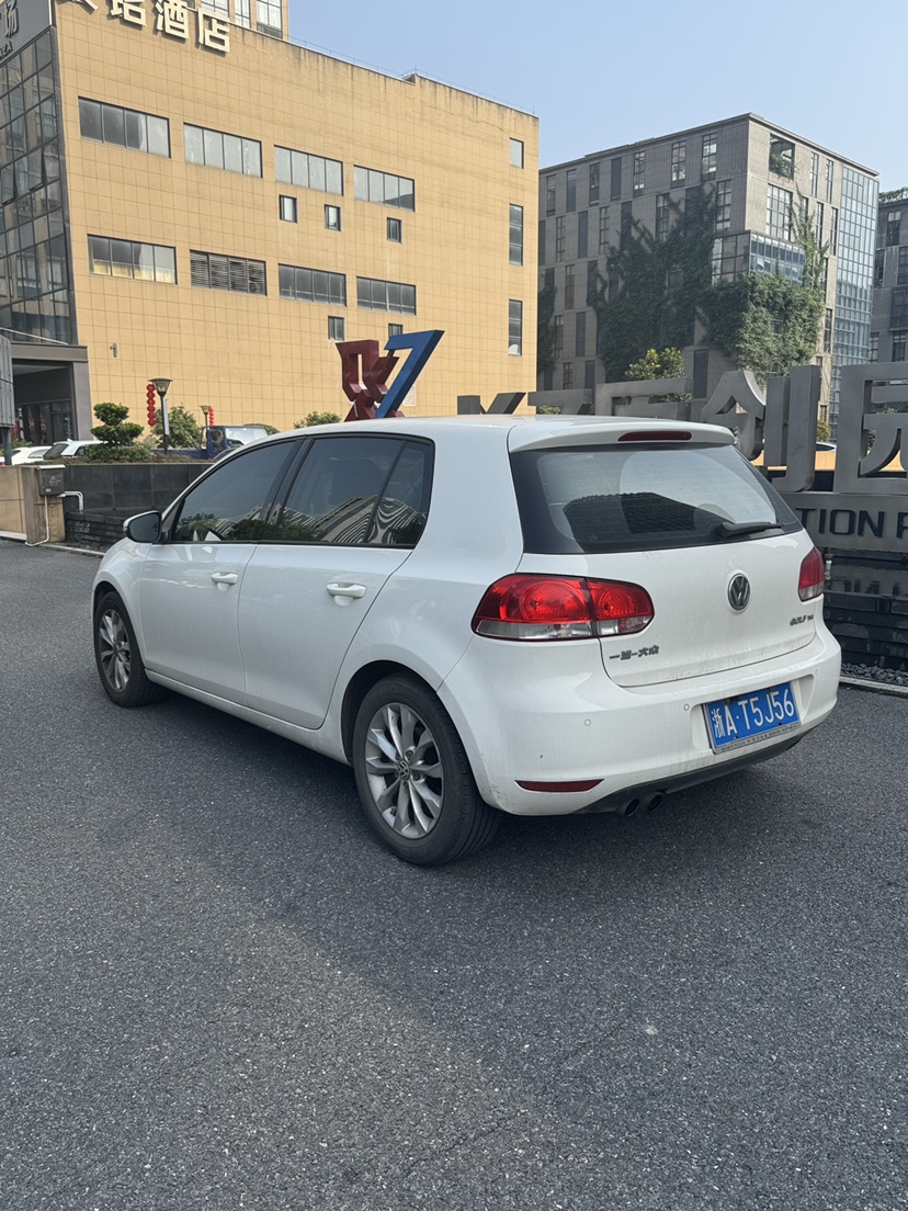 Volkswagen Golf 2013 car image #2