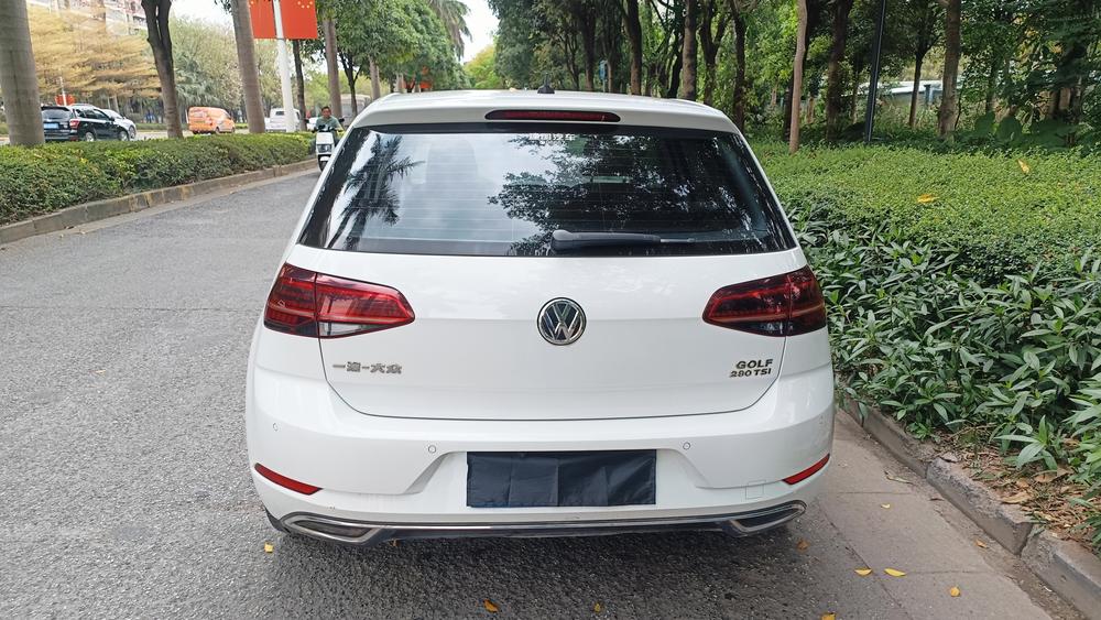 Volkswagen Golf 2018 car image #4