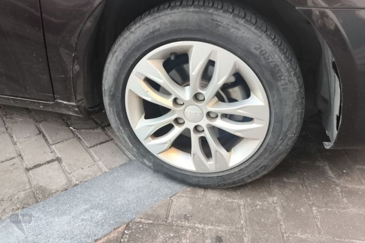 GEELY Emgrand 2015 car image #9