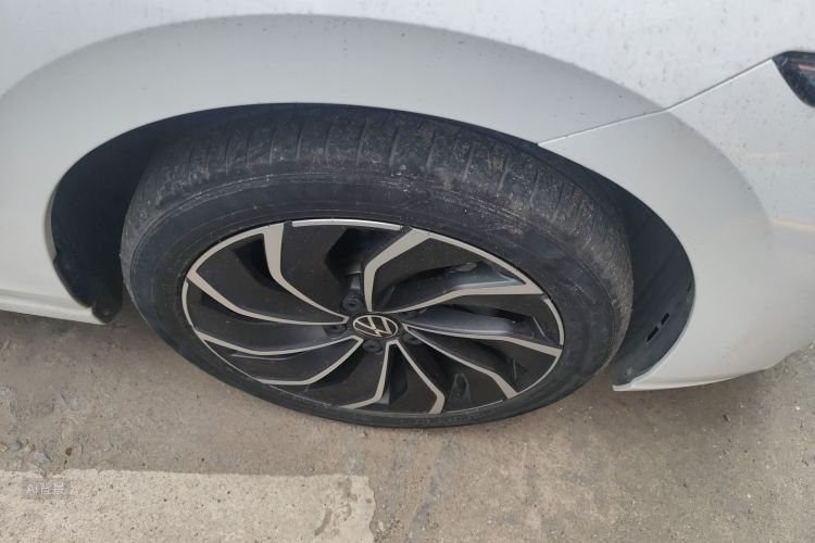 Volkswagen Golf 2021 car image #9