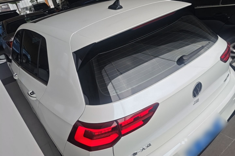 Volkswagen Golf 2021 car image #5