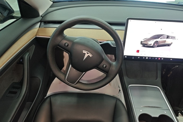Tesla Model 3 2022 car image #11