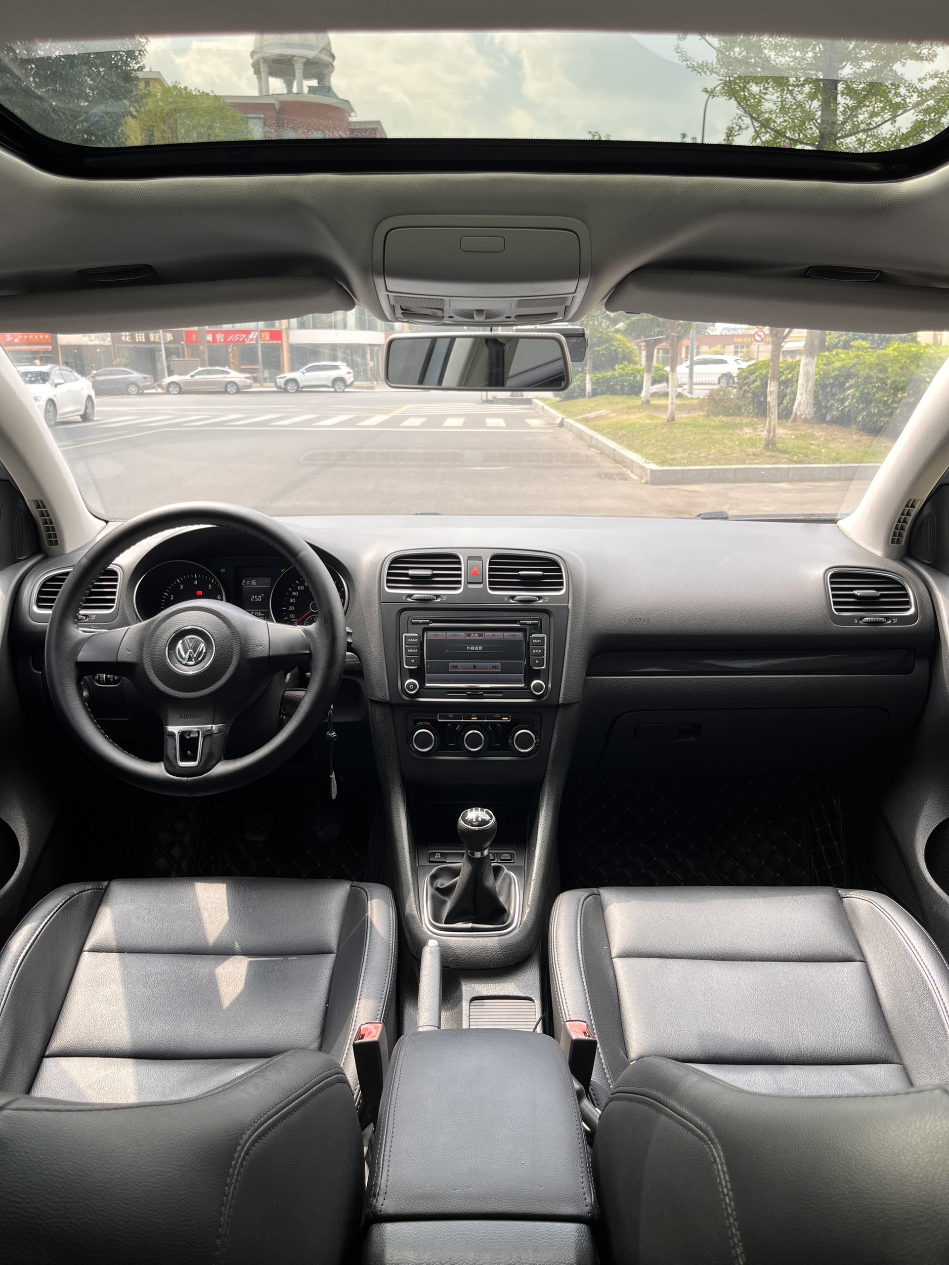 Volkswagen Golf 2012 car image #7