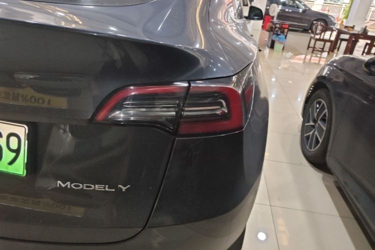 Tesla Model Y 2024 #8 Tesla Model Y 2024 car image #8