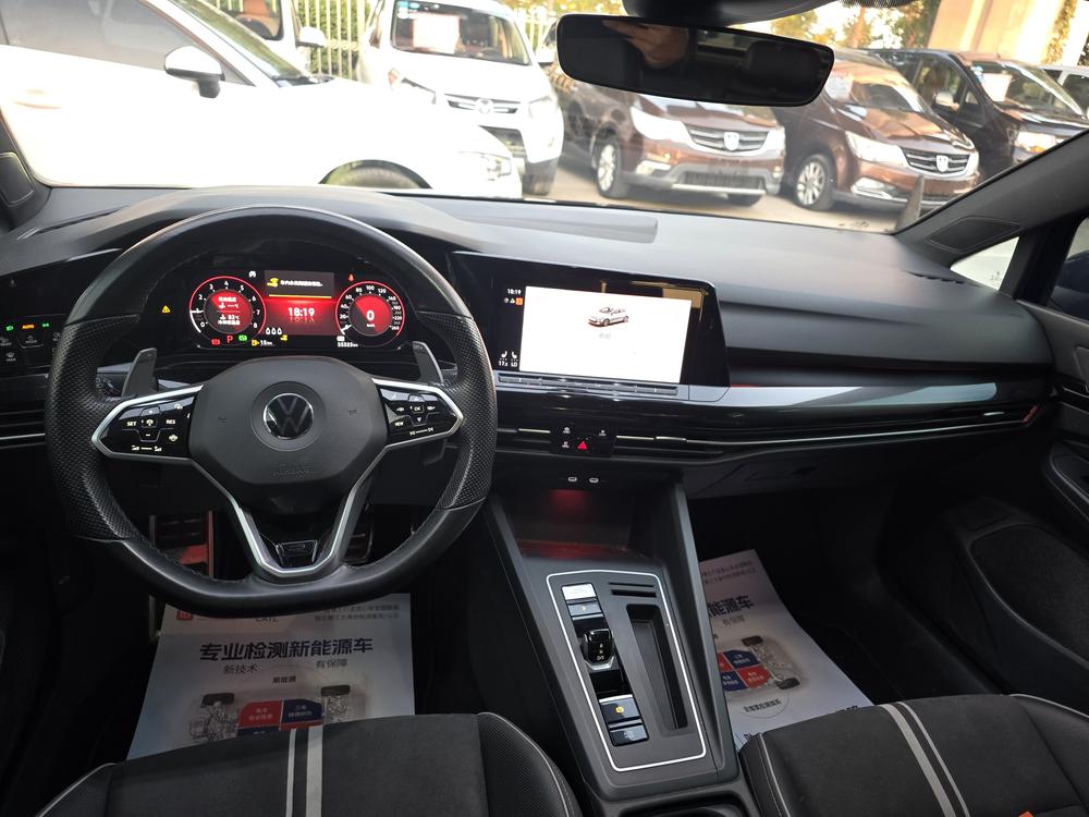 Volkswagen Golf 2021 car image #7