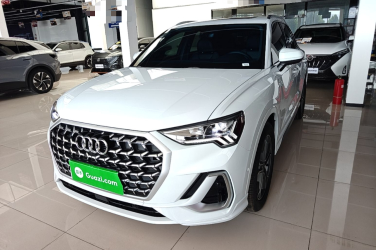 Audi Q3 2025 car image #2