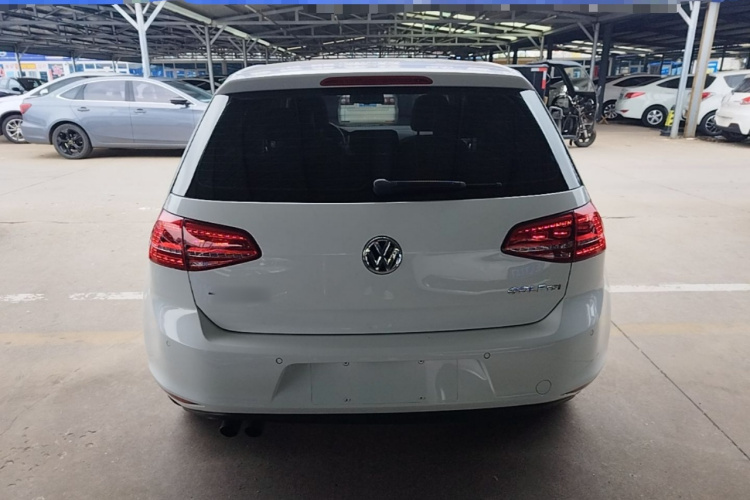 Volkswagen Golf 2015 car image #6