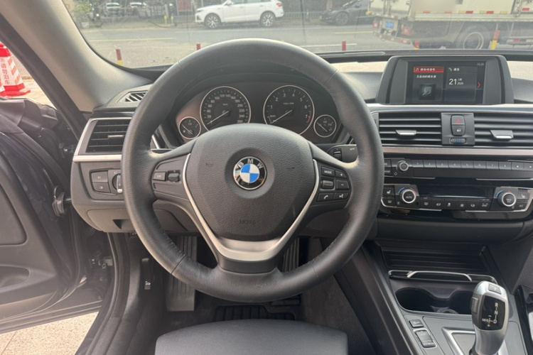 BMW 3 Series GT 2018 #16 BMW 3 Series GT 2018 car image #16